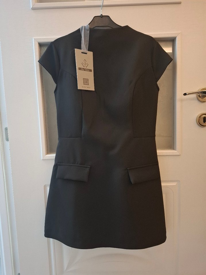 Atlas kumaş Yüksek Yakalı Siyah Kalem Elbise - Görsel 3