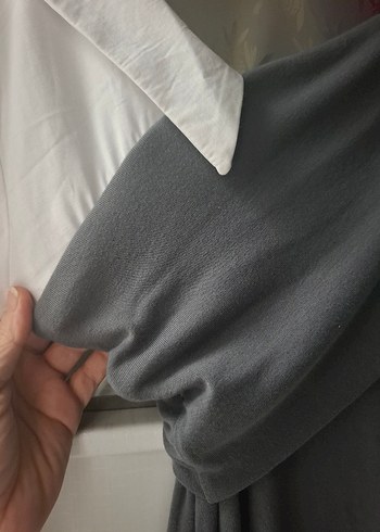 V Yaka Uzun Kollu Gri Drapeli Elbise - Görsel 4