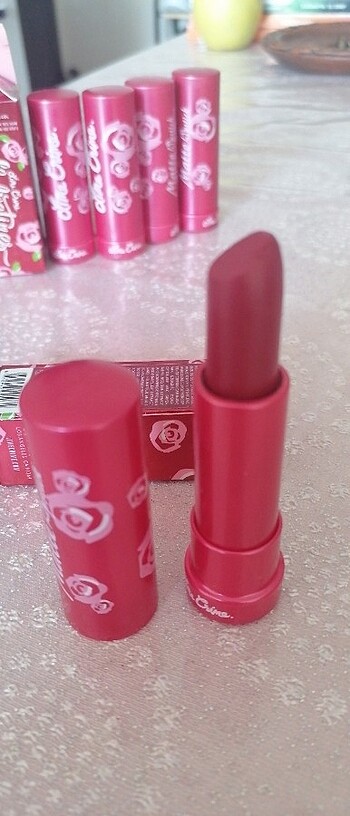 Lime crime mat ruj hic kullanilmadi.