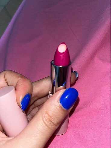 von hydramatic matte ruj magenta rengi