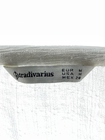 m Beden beyaz Renk Stradivarius Gömlek %70 İndirimli.