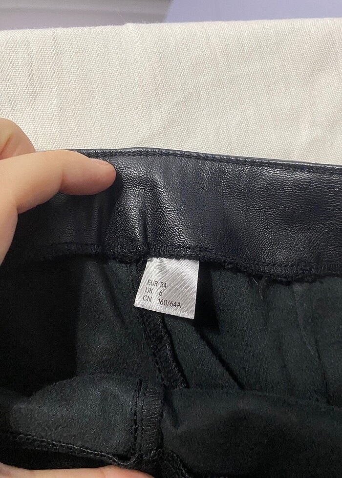 H&M Deri Şort - Görsel 3