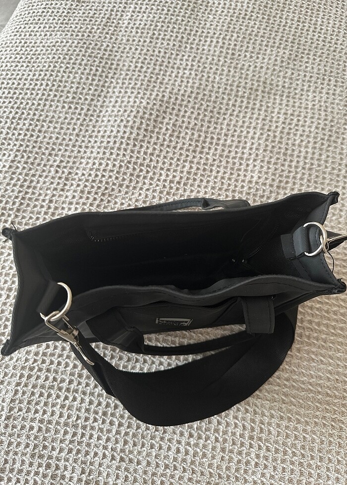 Siyah kol çantası - Görsel 3