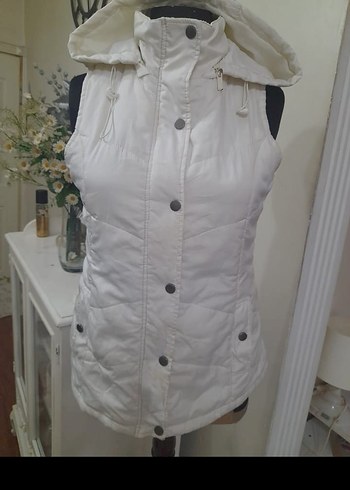 Beyaz Kapüşonlu Fermuarlı Kadın Yelek - Görsel 3