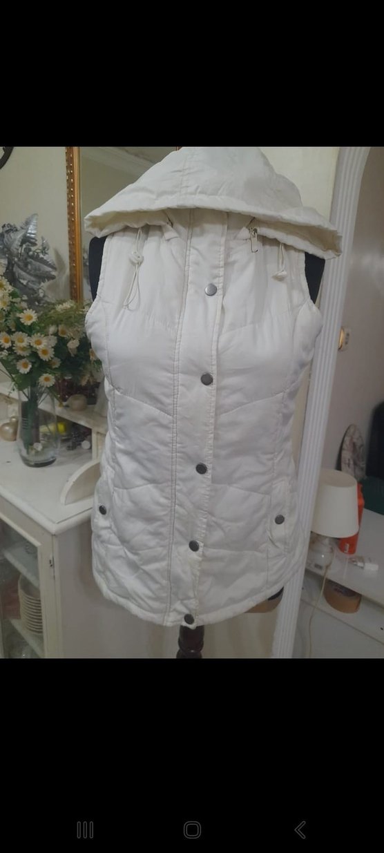 Beyaz Kapüşonlu Fermuarlı Kadın Yelek - Görsel 4