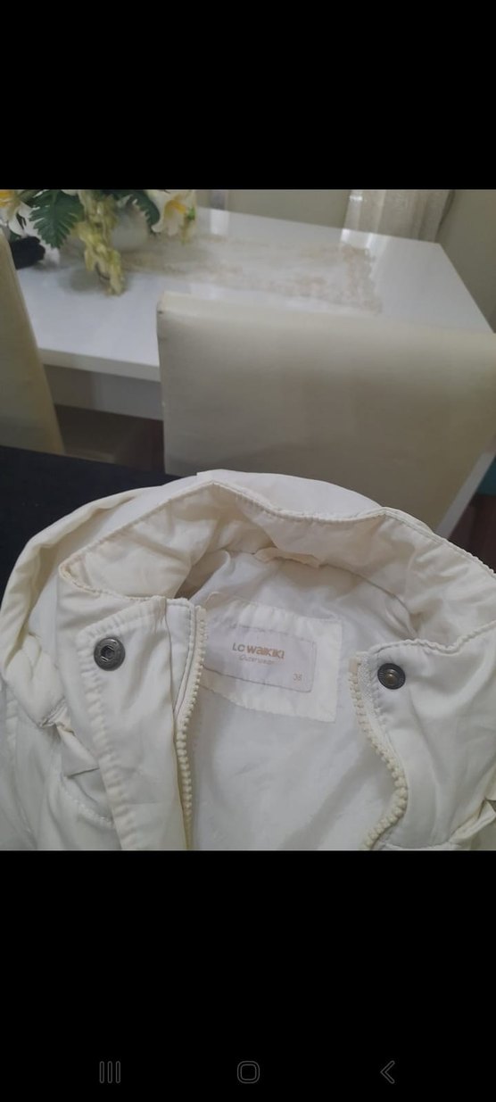 Beyaz Kapüşonlu Fermuarlı Kadın Yelek - Görsel 2