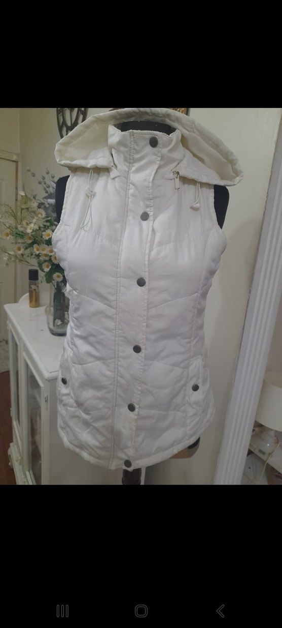 Beyaz Kapüşonlu Fermuarlı Kadın Yelek - Görsel 3