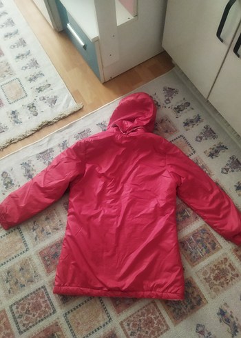 Kız Çocuk kırmızı Kapüşonlu Nakışlı Mont - Görsel 2