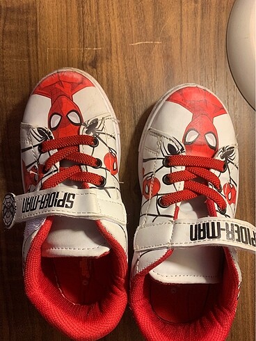 28 Beden Erkek çocuk ayakkabısı. Spirderman
