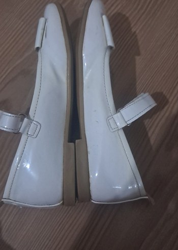 Kız Çocuk Beyaz Tokalı Babet Ayakkabı - Görsel 2