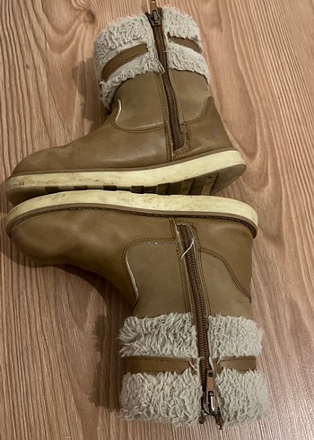 Kız Çocuk Bej Süet Kürklü Botlar - Görsel 4