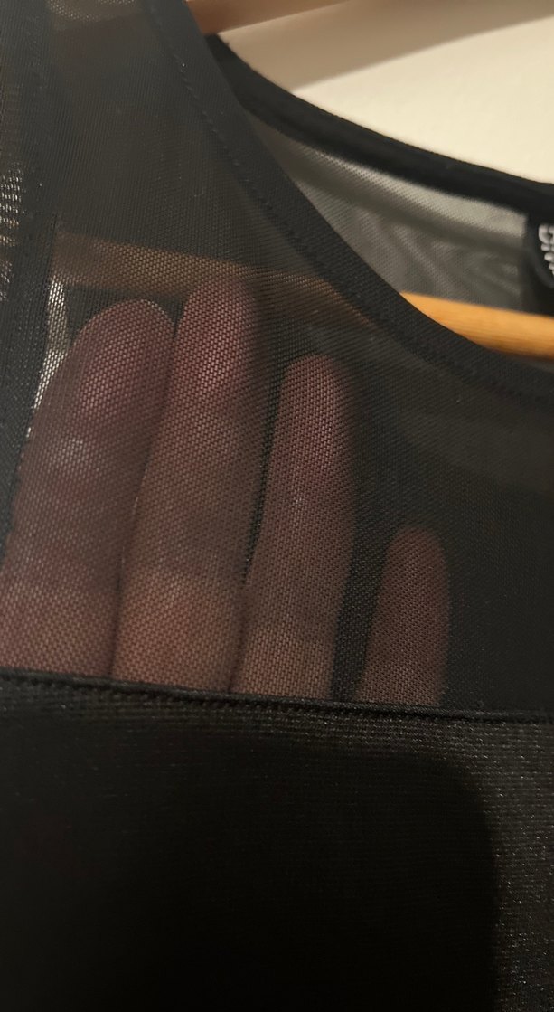 Siyah Yüksek Yakalı Atlet Crop Top - Görsel 3