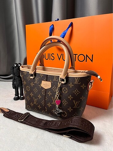 LOUIS VUITTON LUX ÇANTA