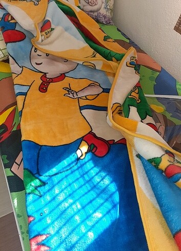 Caillou lisanslı tek kişilik battaniye 