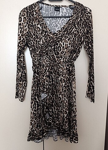 Leopar desen fırfırlı elbise