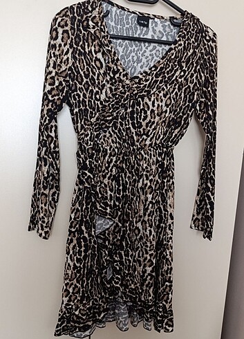 Bershka Leopar desen fırfırlı elbise
