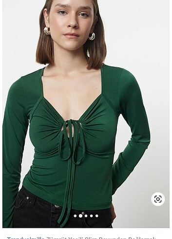 Trendyol & Milla Boyundan bağlamalı crop bluz