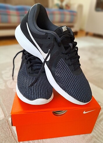 Nike revolation 4