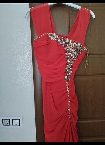 42 Beden kırmızı Renk Kırmızı elbise yeni