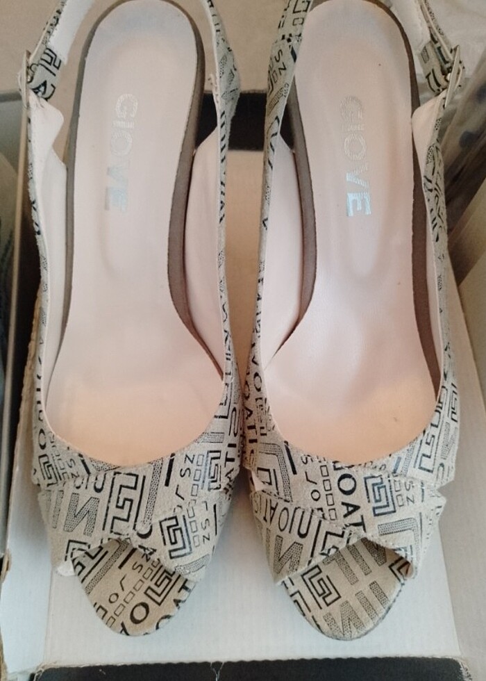 40 numara bej desenli topuklu ayakkabı  - Görsel 2