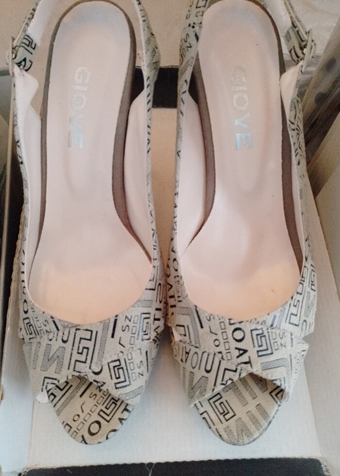 40 numara bej desenli topuklu ayakkabı  - Görsel 3