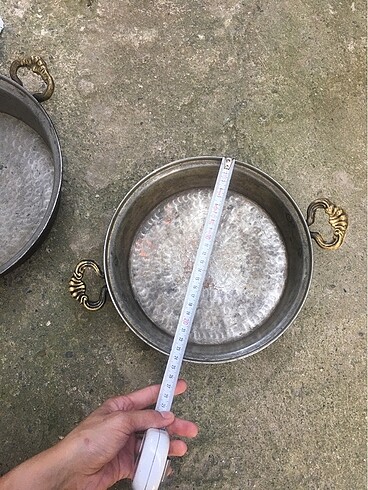 Diğer Bakır tencere kapağı vardır