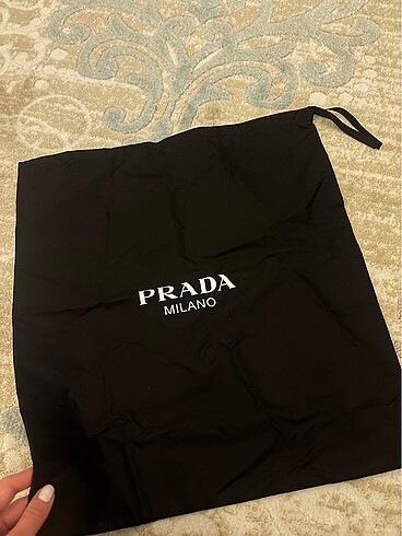 Prada kılıf çanta