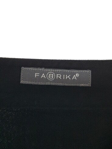 s Beden siyah Renk Fabrika Gömlek %70 İndirimli.