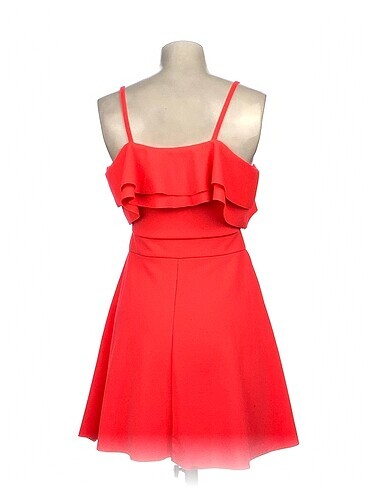 m Beden PreLoved Kısa Elbise %70 İndirimli.