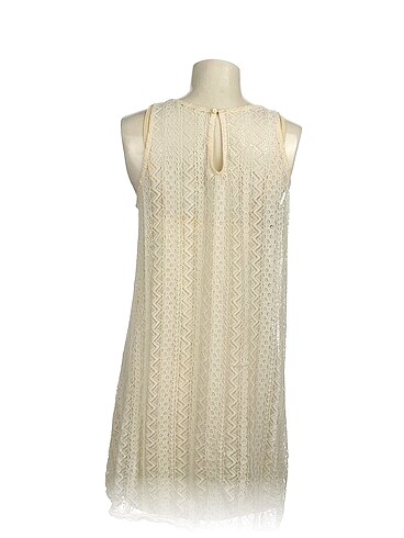 m Beden PreLoved Kısa Elbise %70 İndirimli.