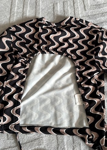 Uzun Kollu, Yüksek Yakalı Dalgalı Desenli Bluz - Görsel 5