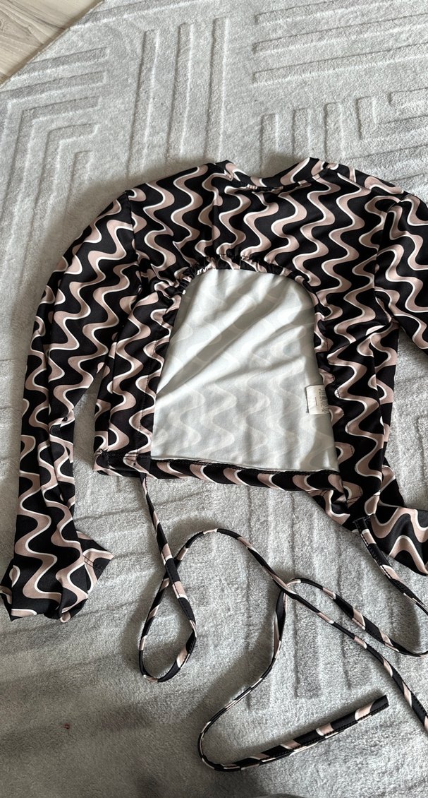 Uzun Kollu, Yüksek Yakalı Dalgalı Desenli Bluz - Görsel 4