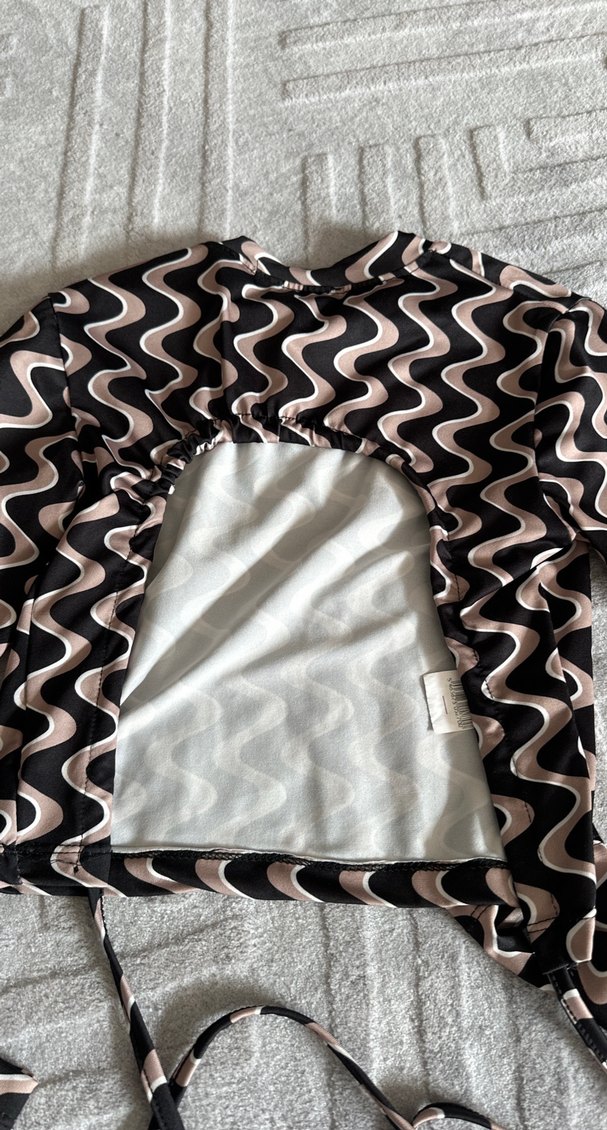 Uzun Kollu, Yüksek Yakalı Dalgalı Desenli Bluz - Görsel 5