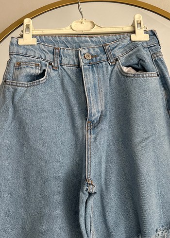 Gri Yırtık Detaylı Geniş Kesim Midi Kot Pantolon - Görsel 2