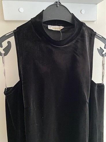 Omuz detaylı kadife bluz - Görsel 4