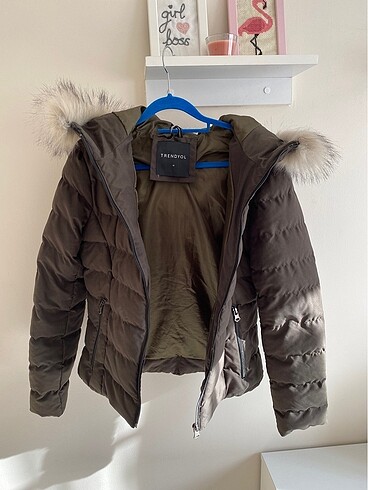 Kürklü şapkalı şişme mont - Görsel 4