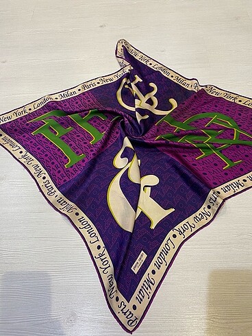  Beden Pierre Cardin İpek Eşarp
