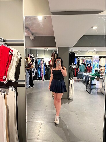 kemerli pileli lacivert şort etek