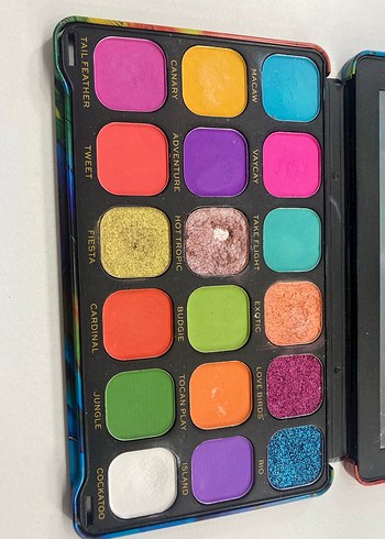 Renkli Makeup Revolution Göz Farı Paleti - Görsel 3