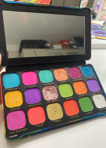 Renkli Makeup Revolution Göz Farı Paleti - Görsel 2