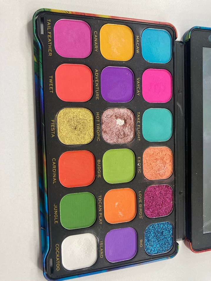 Renkli Makeup Revolution Göz Farı Paleti - Görsel 3