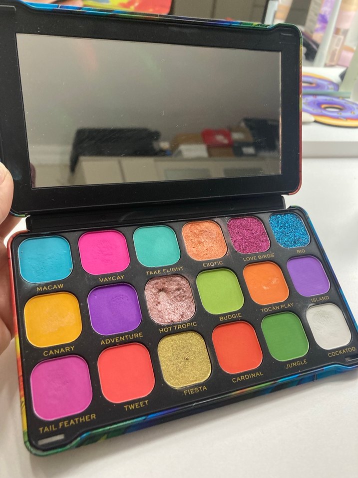 Renkli Makeup Revolution Göz Farı Paleti - Görsel 2