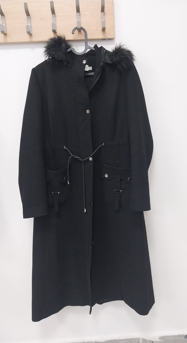 Siyah Kemerli Uzun Kadın Kaban - Görsel 2