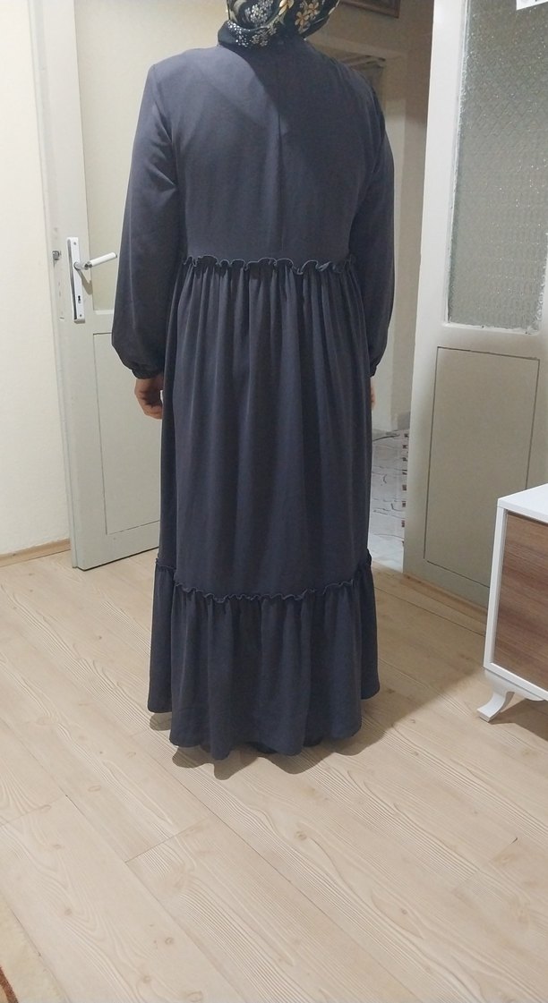 Kadın Gri Ruffle Detaylı Uzun Elbise - Görsel 3