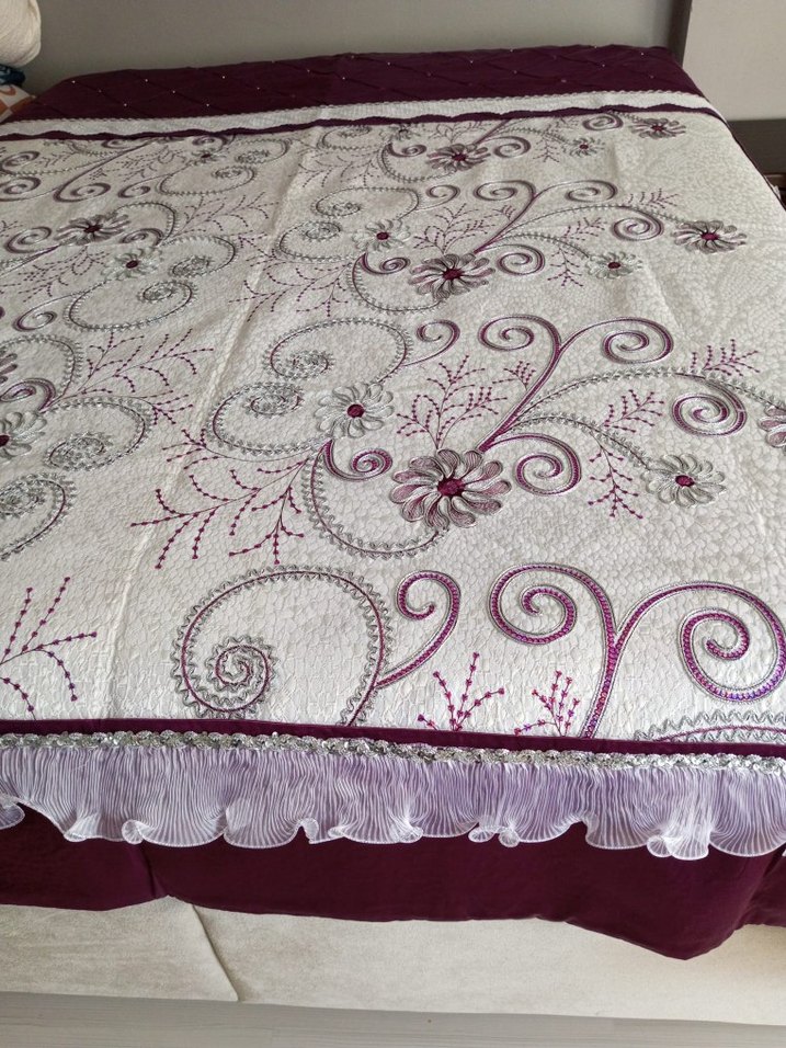 Mor Nakışlı Saten Parlak Yatak Örtüsü(Pike Takımı) - Görsel 2