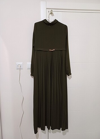 Suud Collection TESETTÜR FERACE HAKİ ELBİSE 