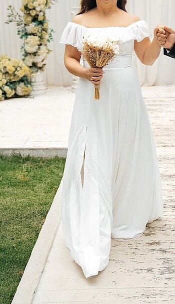 38 Beden beyaz Renk Kayık Yaka Göğüs Drapeli Fırfırlı Düşük Kol Şifon Nikah Elbisesi