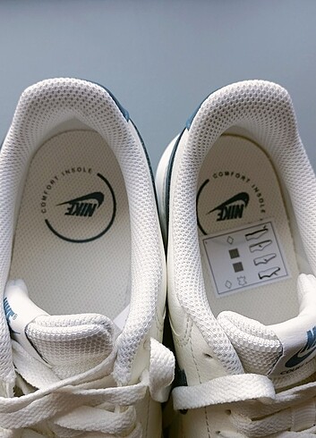 39 Beden beyaz Renk Nike ayakkabı 39.5 orjinal Fransa'dan alındı 
