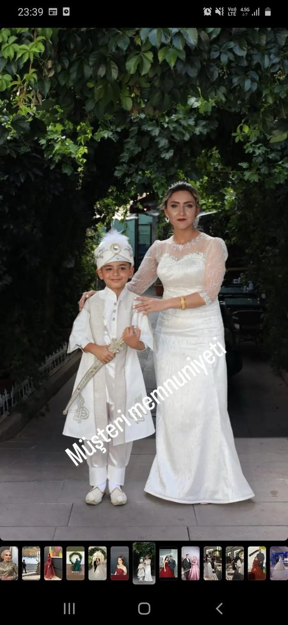 Uzun Beyaz Straplez Nişan Elbise fotoğraf bir çekimde giyildi - Görsel 2