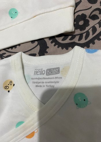 Yenidoğan Bebek Erkek Beyaz Renkli Baskılı Takım - Görsel 2